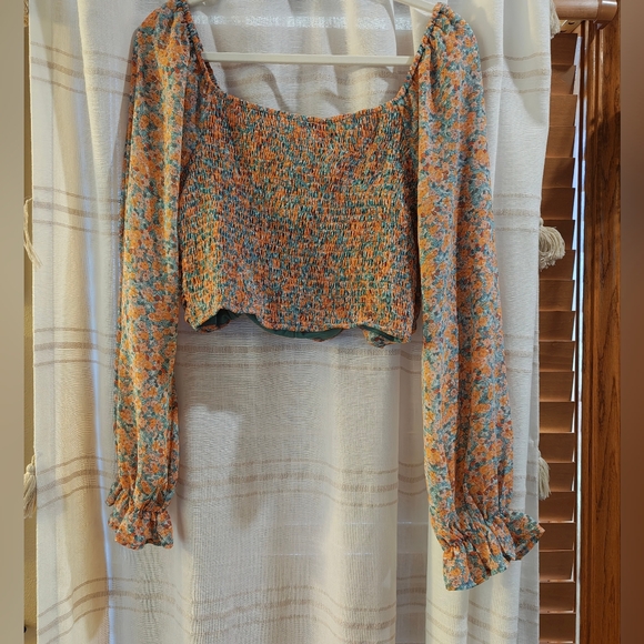 She & Sky Floral Ruched Long Sleeve Top - Picture 3 of 4